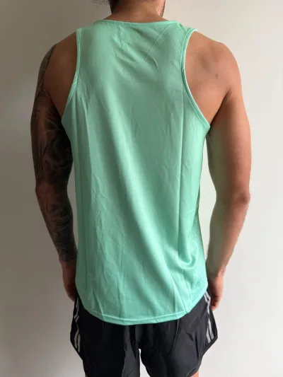 Esqueleto verde menta entrenamiento